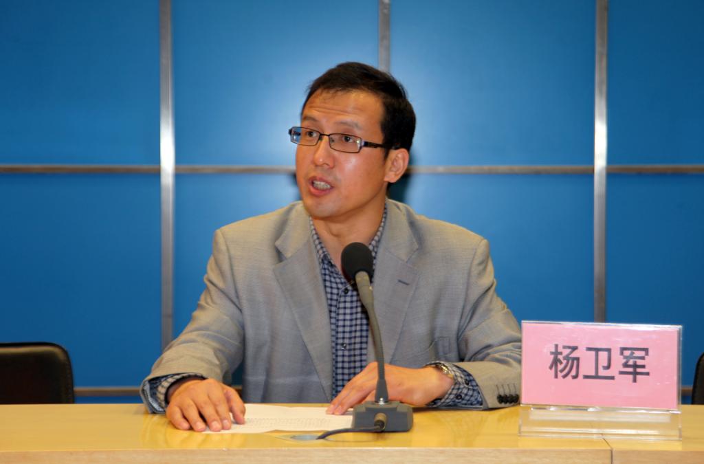 副院长杨卫军主持讲座