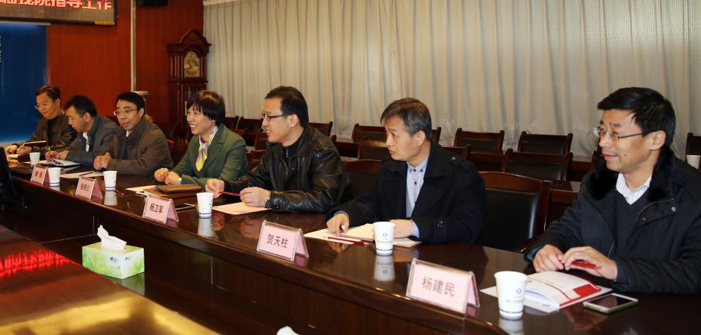 人事处、教务处、科研处、化纺学院、服装学院负责同志参加座谈并陪同参观