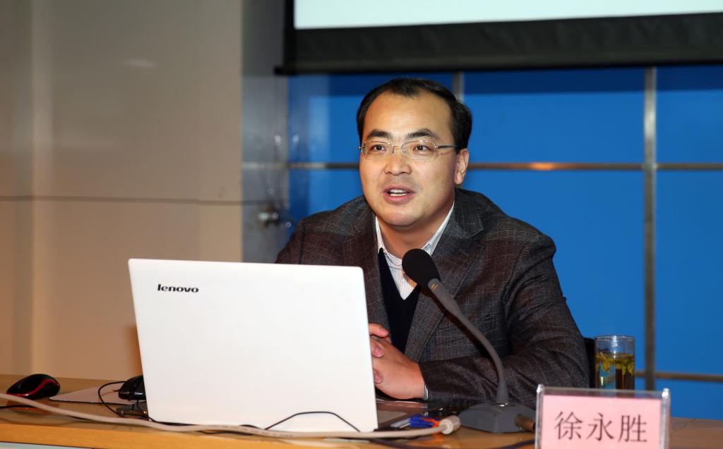 徐永胜副书记的报告题为《创新奋进、追求卓越,努力争做一名优秀的学生干部》