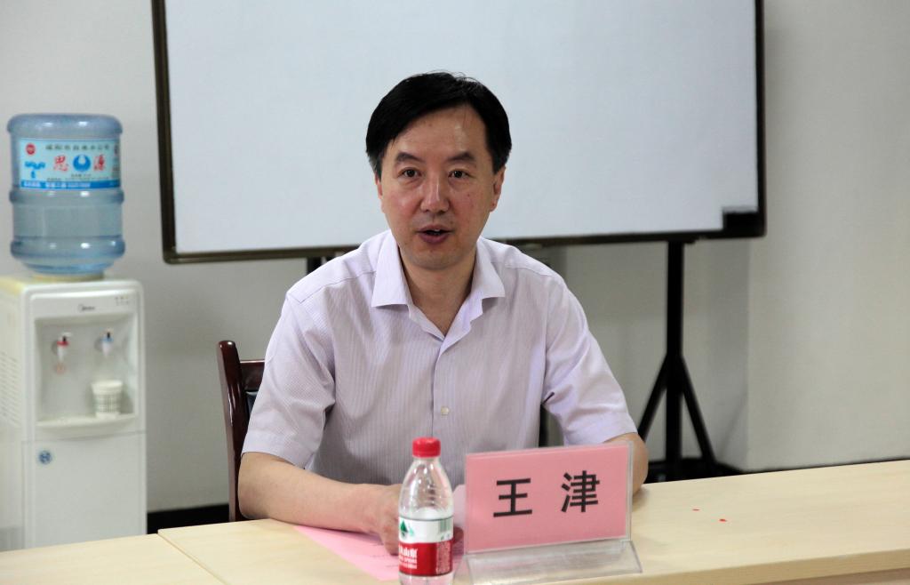 我院副院长王津主持开幕式并发言