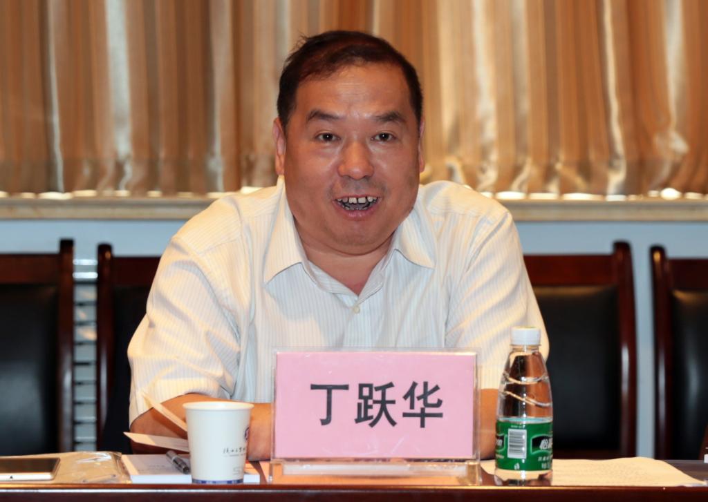 有色金属工业人才中心总经理丁跃华讲话