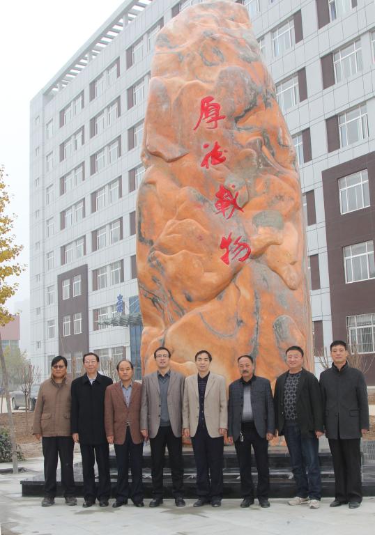 参加捐赠仪式的领导合影