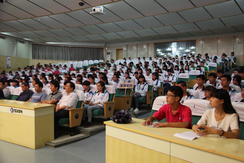 各学生工作党支部书记、39期培训班班主任和近320余名学员参加了典礼