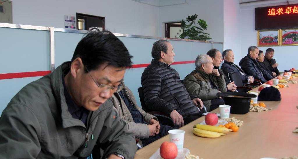 部分退休老领导和退休党员代表参加座谈会