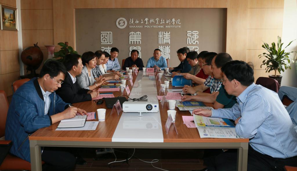 民建咸阳市委员会主委房晓飞一行来我院商谈联合培养创新创业人才事宜