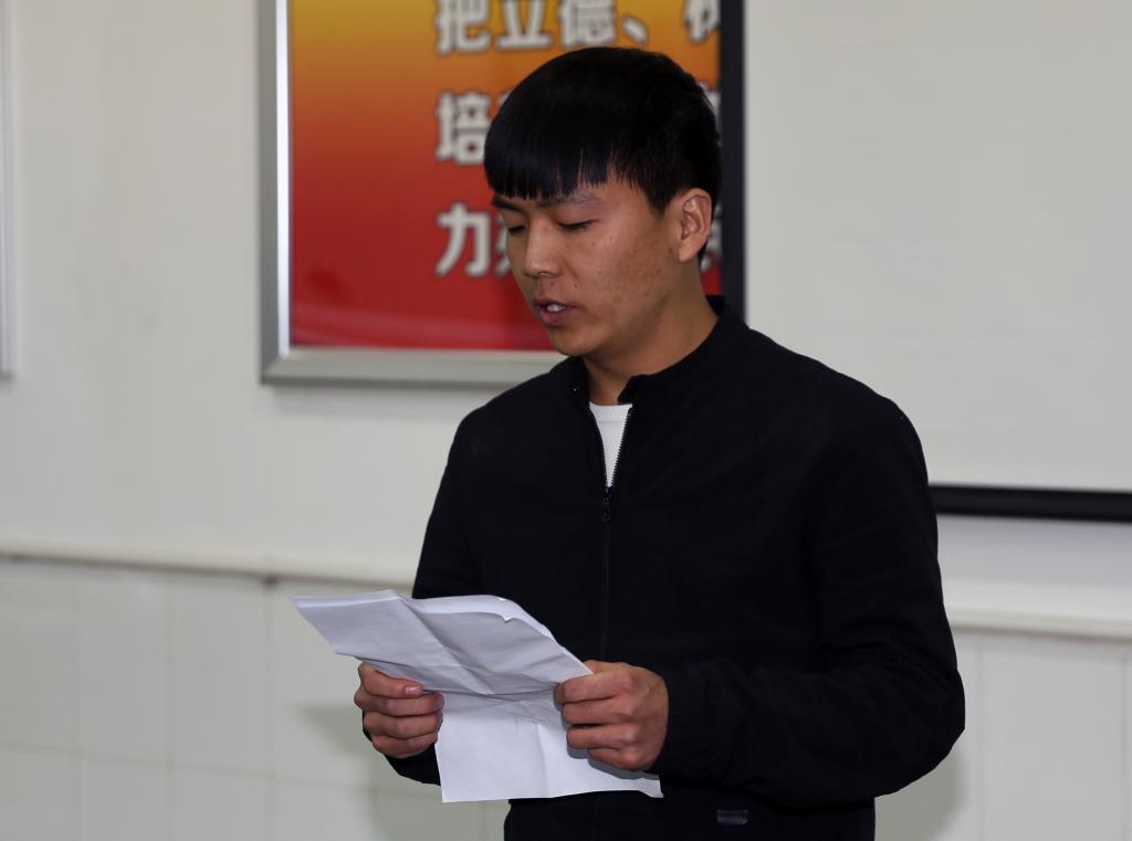 在该校工作的我院毕业生代表发言