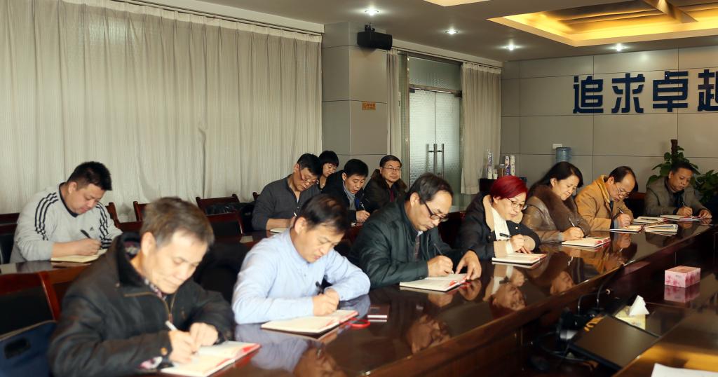党委中心组成员参加专题学习