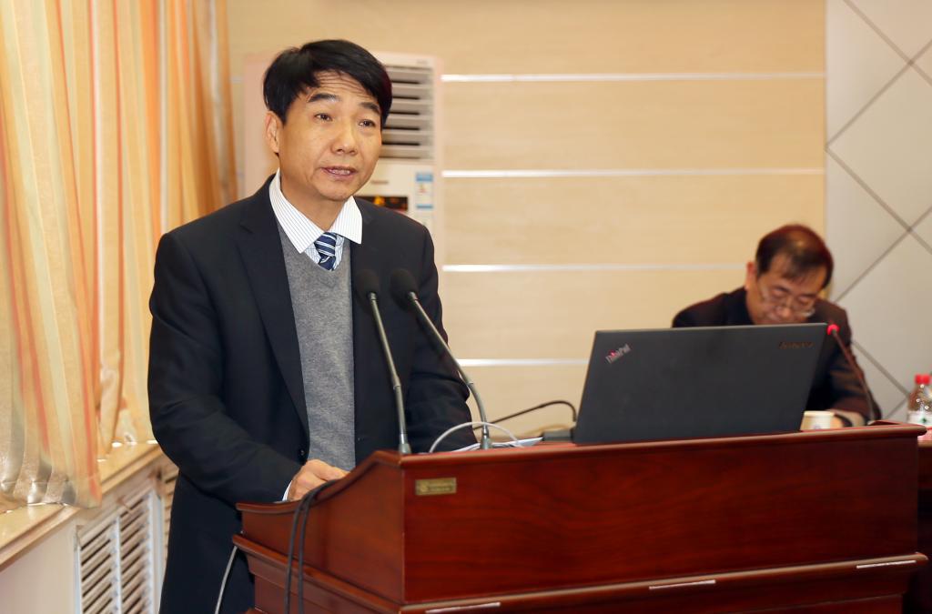 省职教学会会长、我院党委书记崔岩作大会主旨演讲