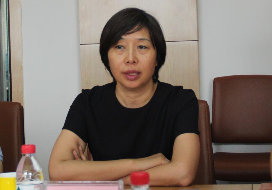 张晓云院长介绍我院社会培训与服务情况