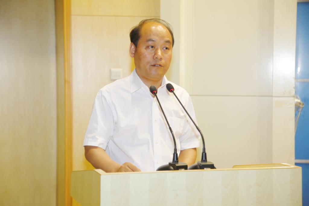 副院长梅创社主持毕业典礼
