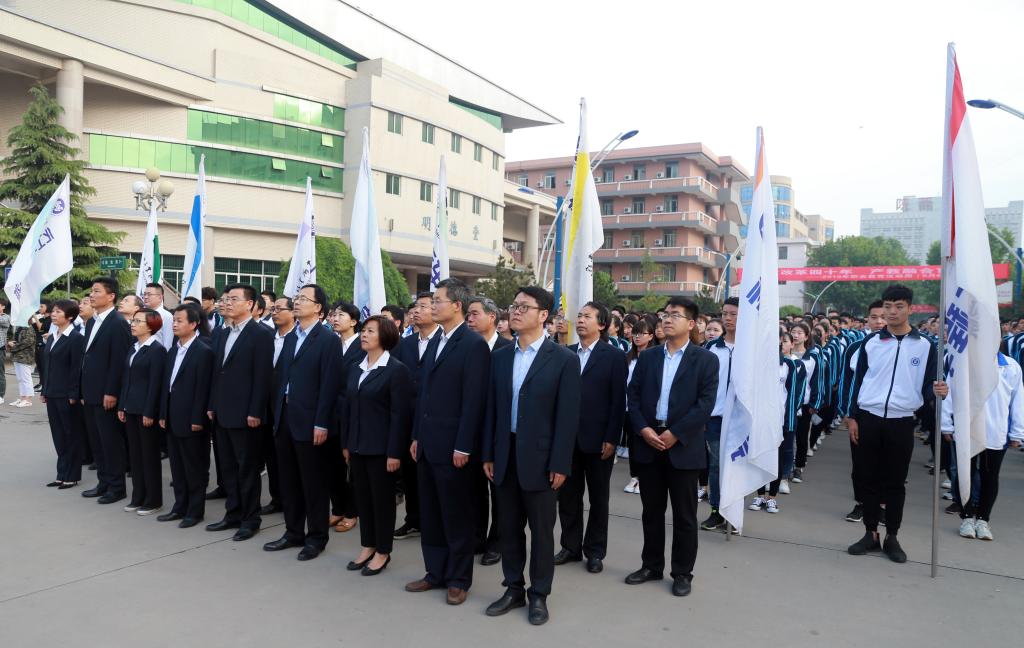 师生代表1100人参加活动
