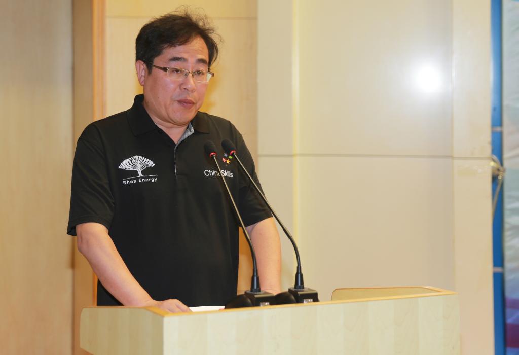 大赛副裁判长汪鸿宣读获奖名单
