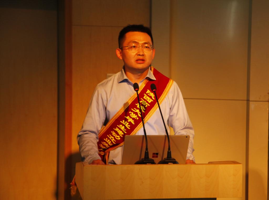 西安石油大学2011届毕业生、现西安瑞特石油设备有限华体会CEO马睿作报告