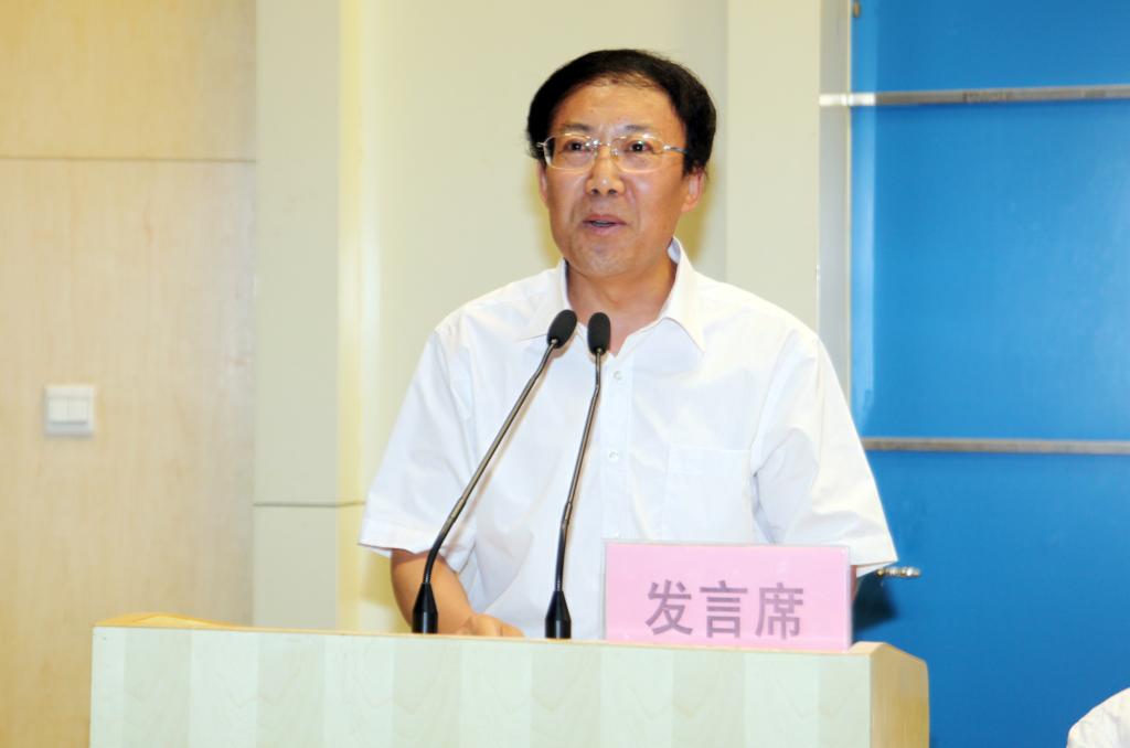 党委副书记王天哲宣读表彰决定