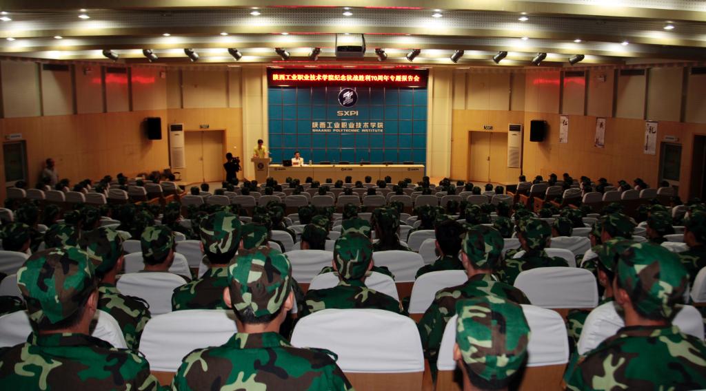 我院举办纪念抗日战争胜利70周年报告会