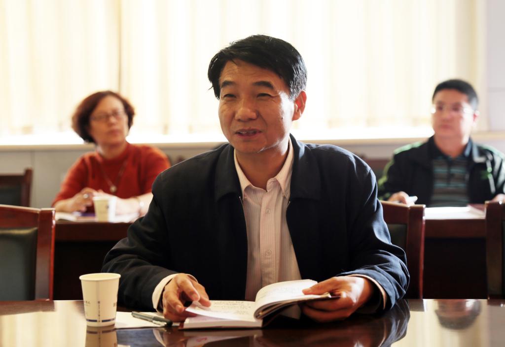 党委书记崔岩主持会议并讲话