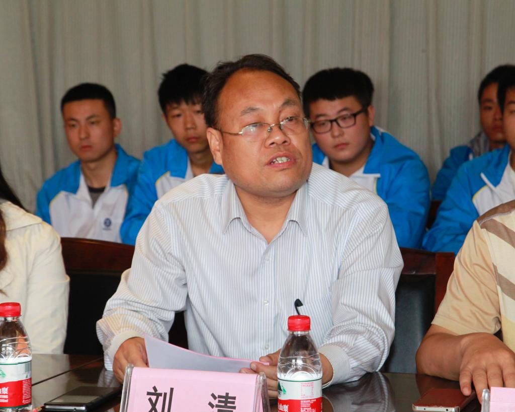 数控工程学院院长刘清主持仪式