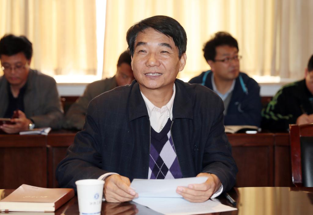党委书记崔岩主持并带头发言