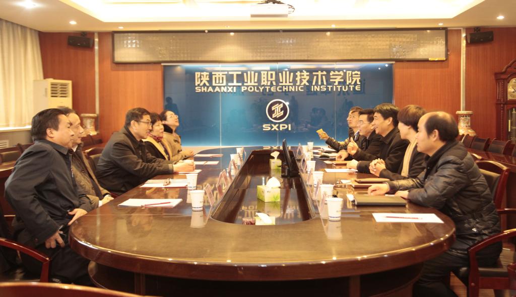 中国高等职业技术教育研究会会长董刚一行来我院考察交流
