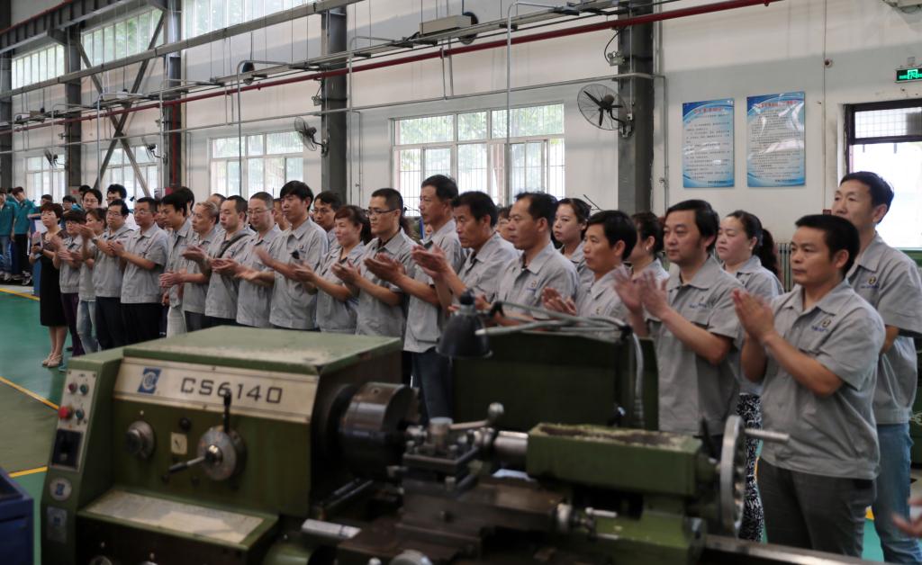 机加工中心全体教职工参加仪式