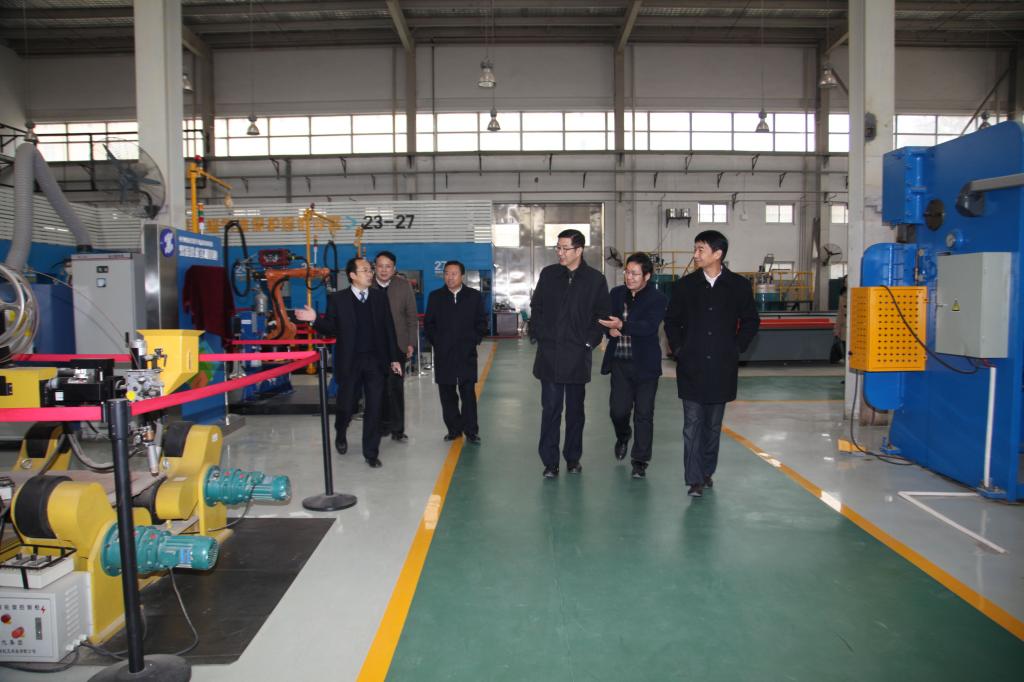 参观材料学院实训基地