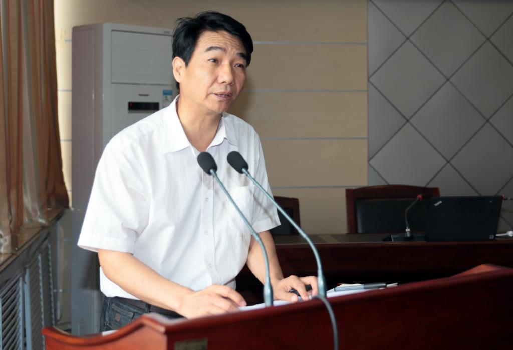 党委书记崔岩主持并作总结