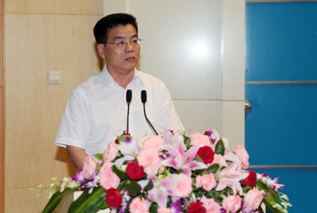 我院党委副书记、副院长刘永亮主持仪式