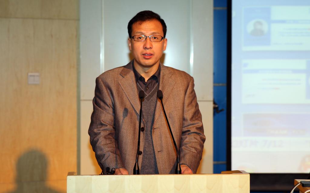 我院副院长杨卫军致欢迎辞