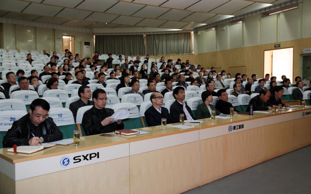 学院领导,党委委员,纪委委员,工会委员会委员,学术委员会委员,全院副处职以上干部,副高级以上专业技术人员,市级以上人大代表、政协委员,民主党派负责人与会