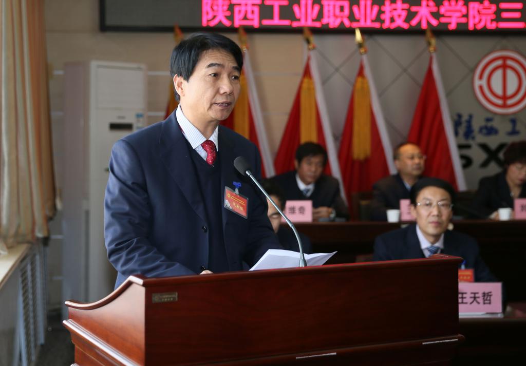 党委书记崔岩致开幕辞