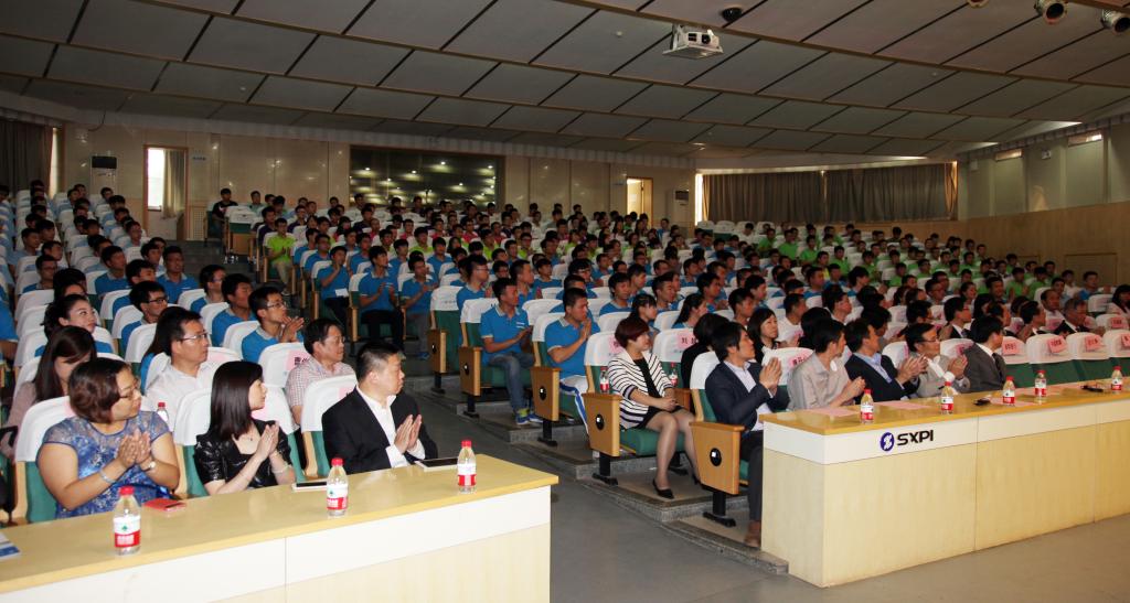 华体会领导和2015、2016届订单班学生参加典礼