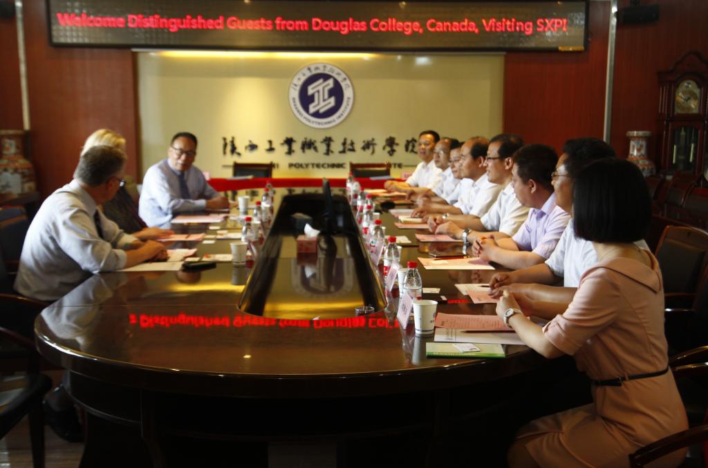 加拿大道格拉斯学院代表团访问我院