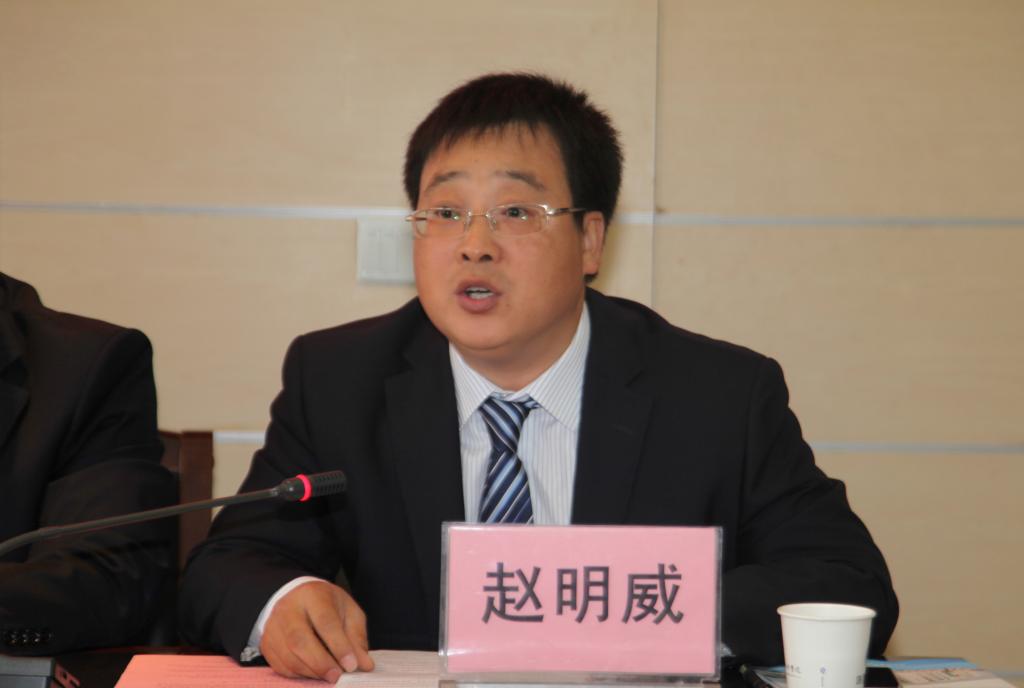 化工与纺织服装学院院长赵明威介绍了此次培训教学的具体安排