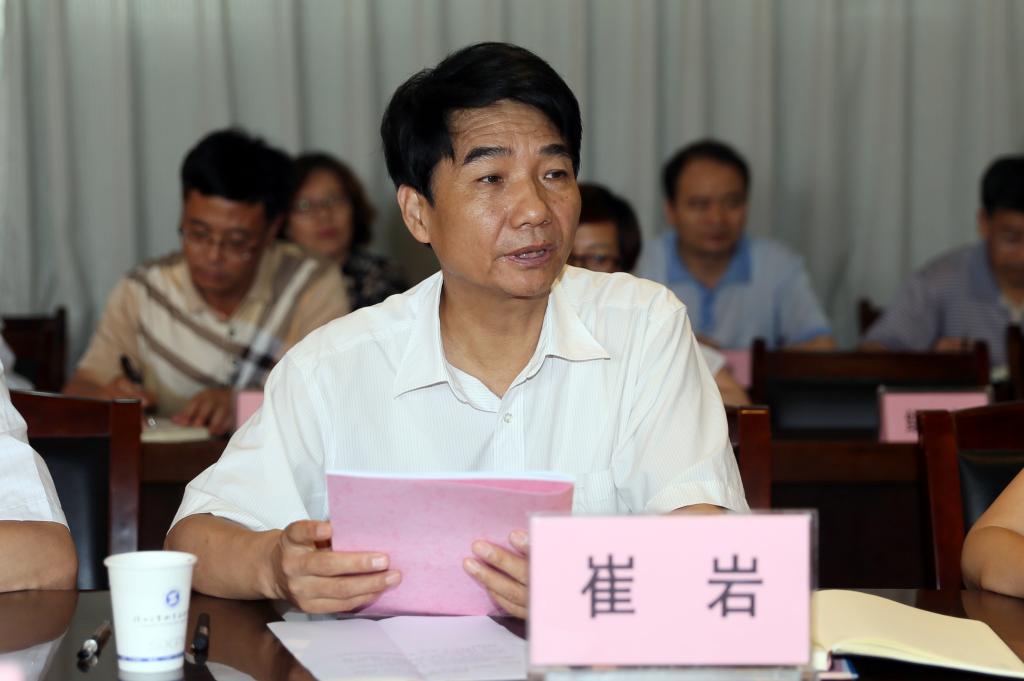 我院党委书记崔岩作工作汇报