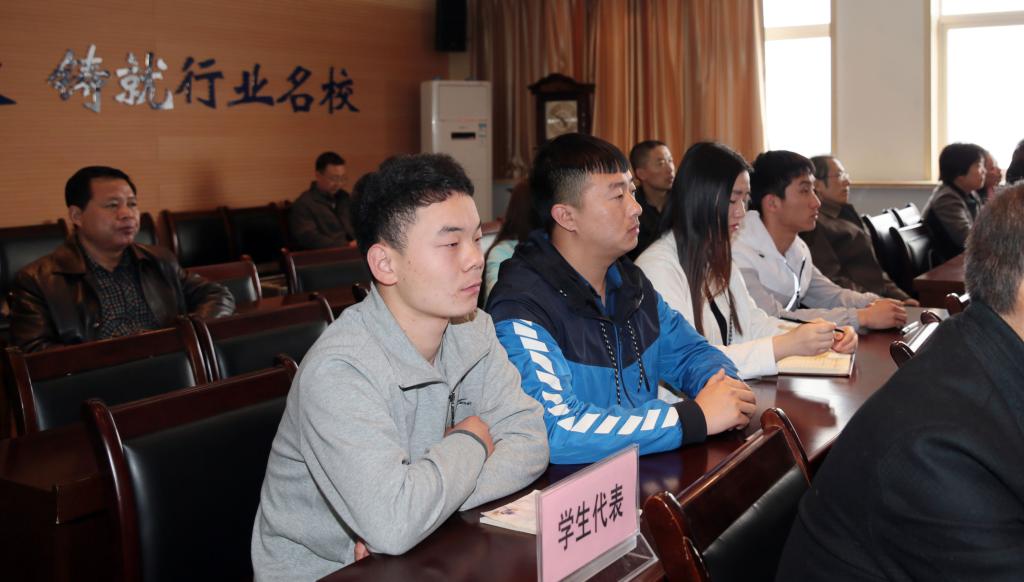 学院党委委员、纪委委员、学术委员会委员、工会委员,正高职称专业技术人员,处级以上领导干部,市级以上人大代表、政协委员,民主党派负责人及学生代表等参加会议
